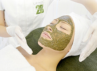 バイオプランタトリートメントを受ける女性